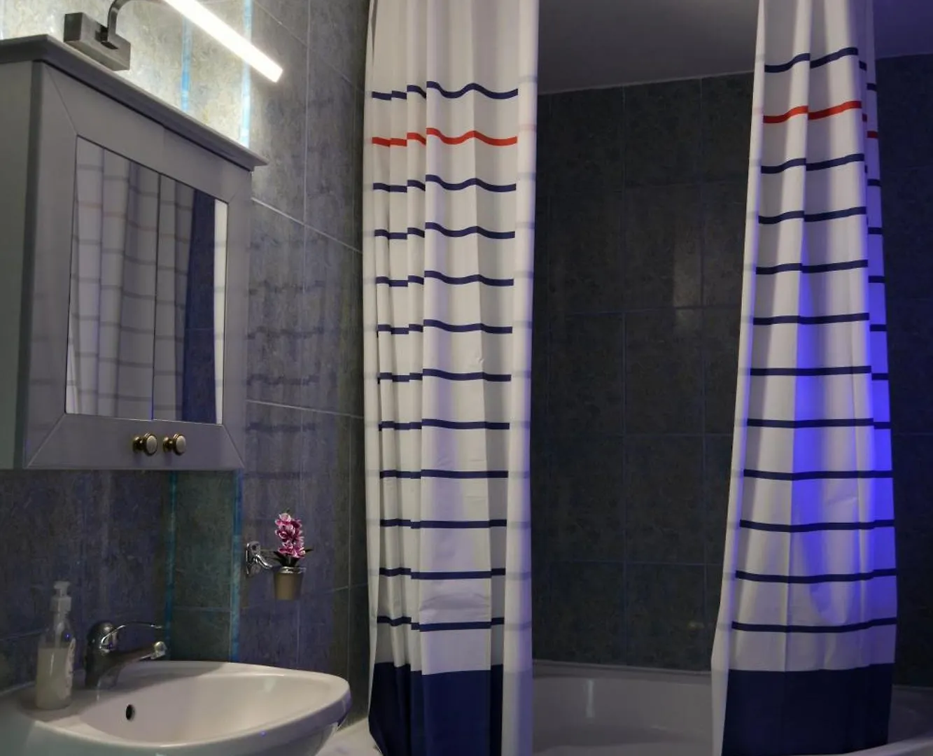 Tailor House - Old Town Bucharest Penthouse Apartment Romania