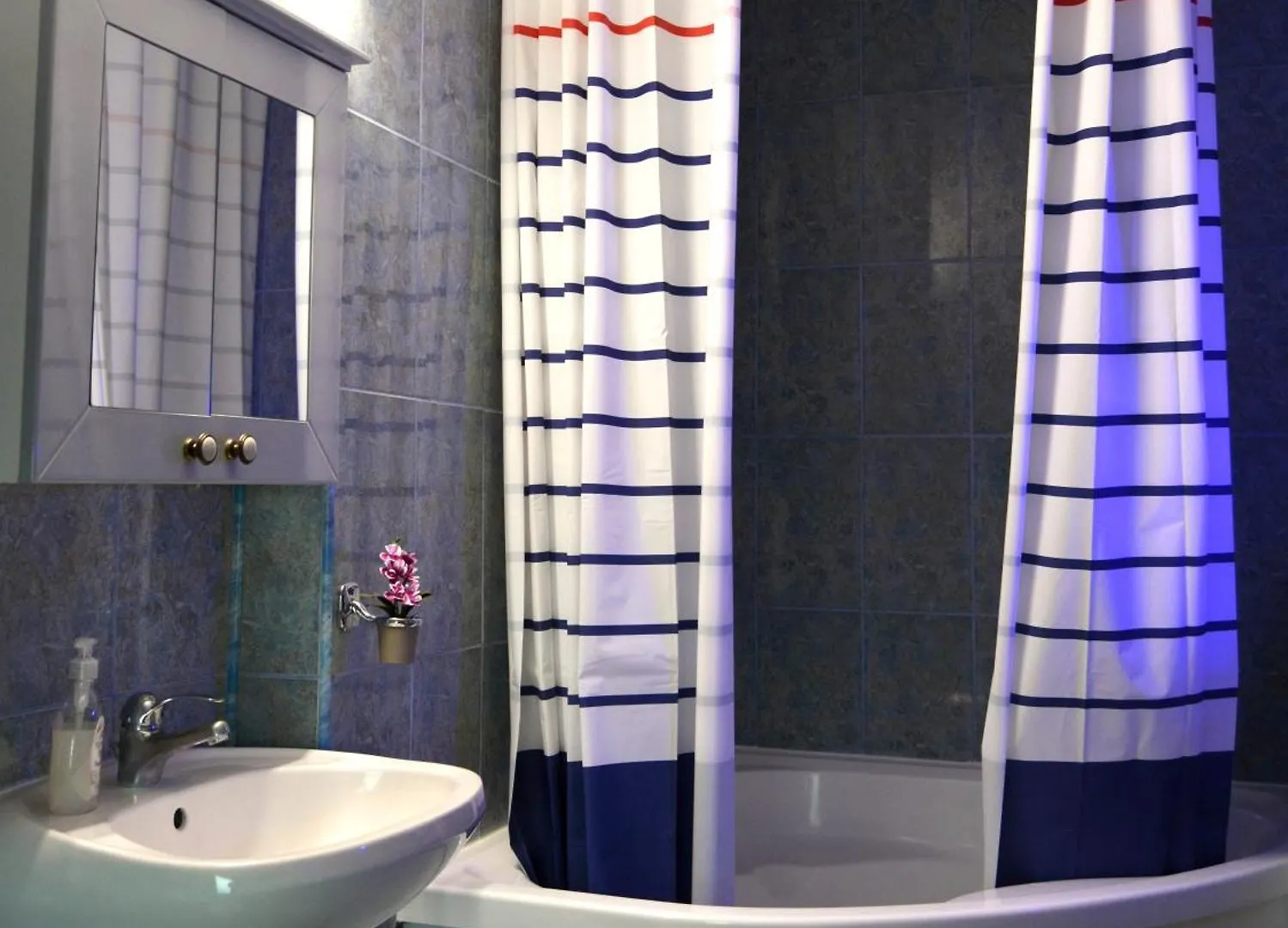 Tailor House - Old Town Bucharest Penthouse Apartment Romania